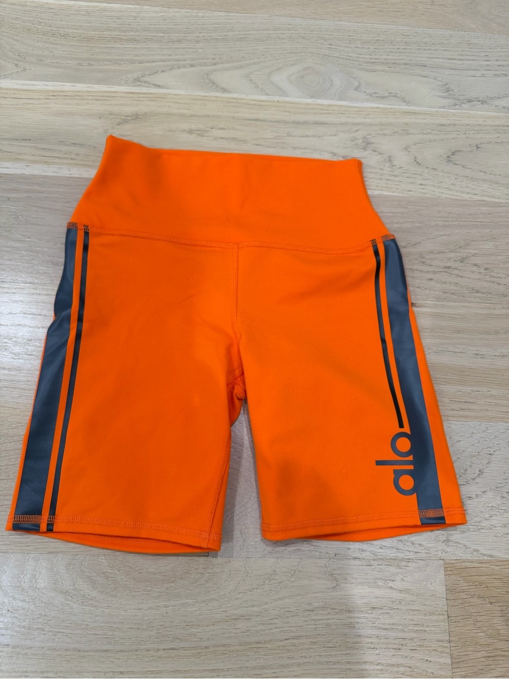 Alo High-Waist Active Bike Shorts in Bright Orange XS